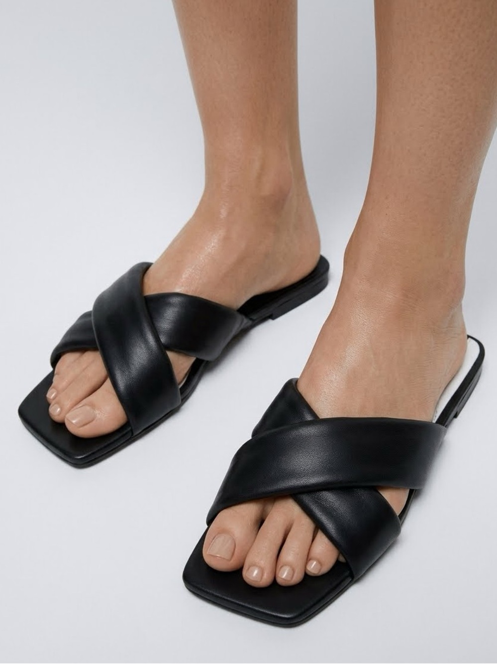 9. PADDED FLAT LEATHER SANDALS - Picture 2 of 12